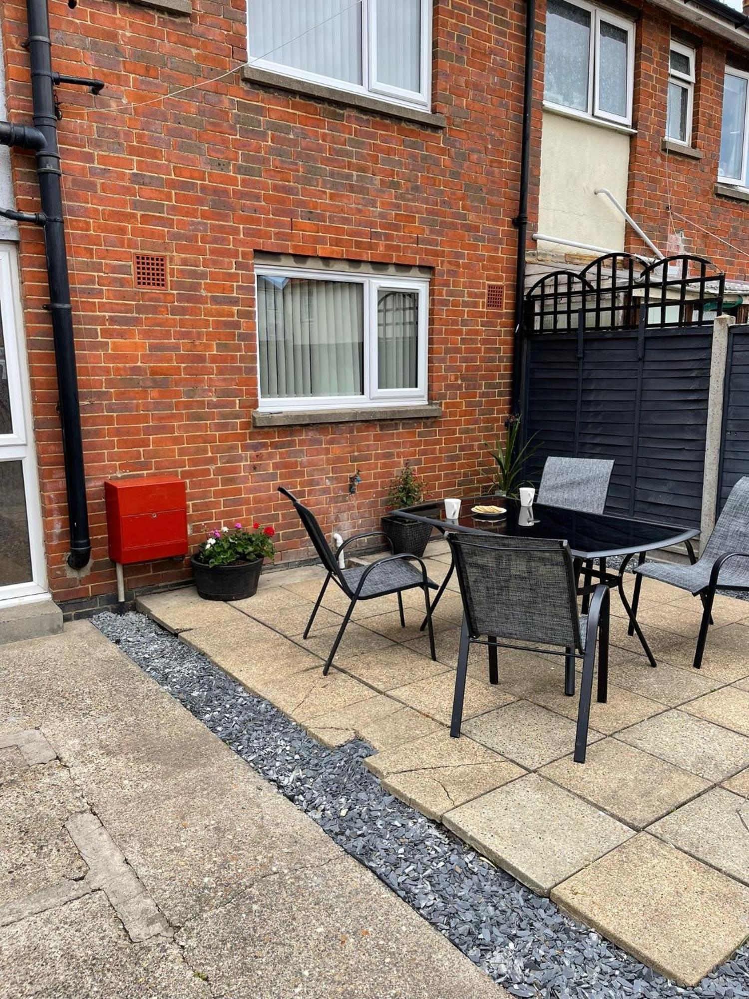 Sea Breeze Is Next To The Beach & Harbour Harwich Exterior foto